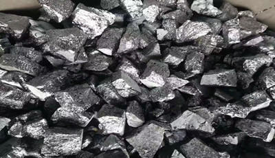 金屬硅的生產(chǎn)過(guò)程和用途。